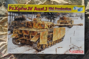 DML6556  Pz.Kpfw.IV Ausf.J Mid production 